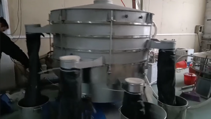 圓形搖擺篩+真空上料機(jī)試機(jī)現(xiàn)場(chǎng)